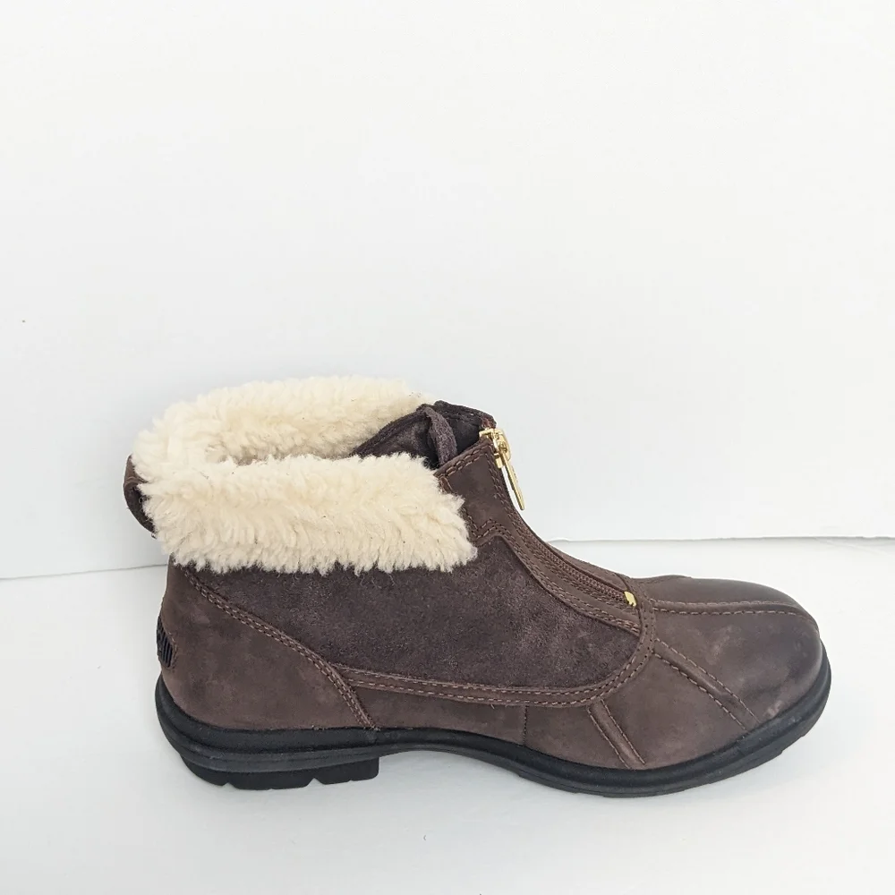 NWOT UGG Hapsburg zip winter boots